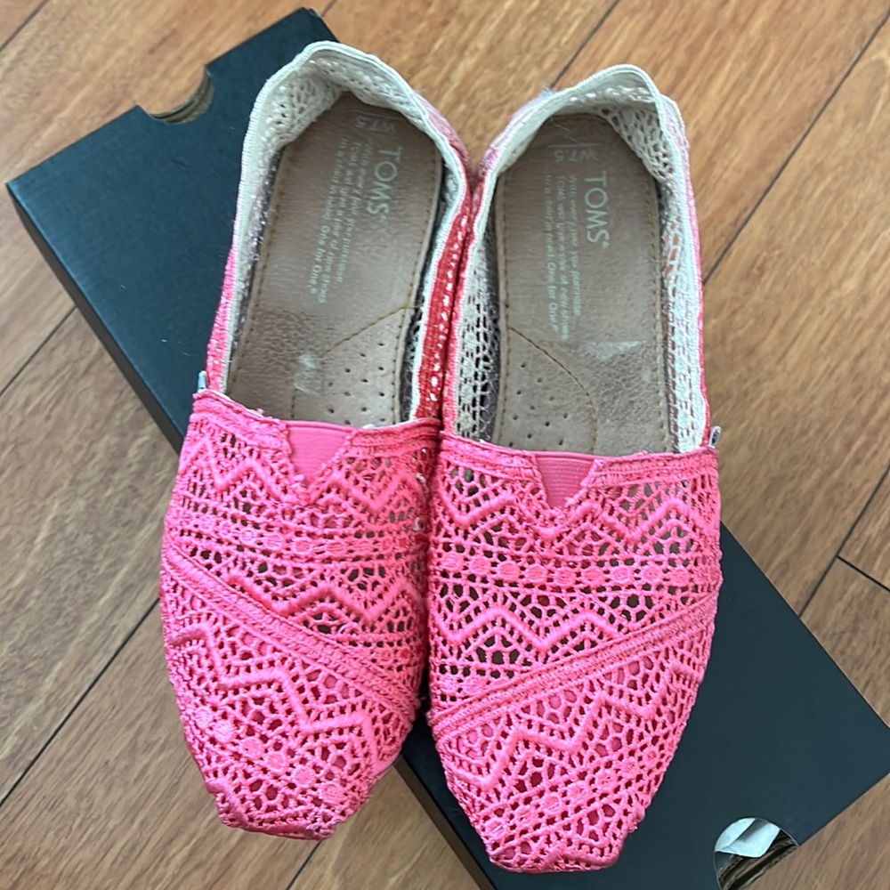 Pink lace ombré TOMS